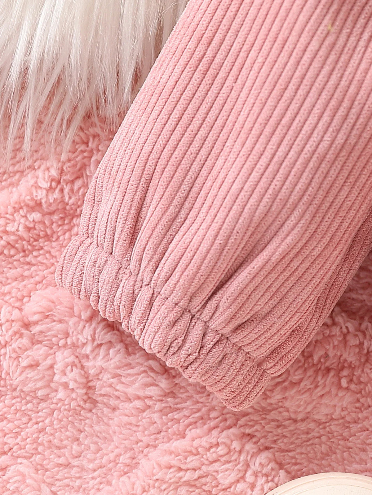 Elastic cuff detail